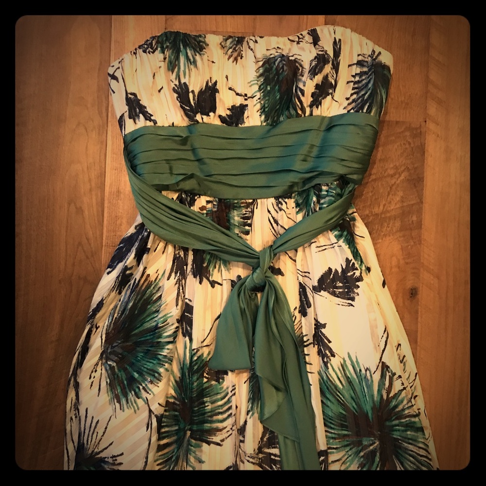 BCBG Floral Dress in Like NEW condition